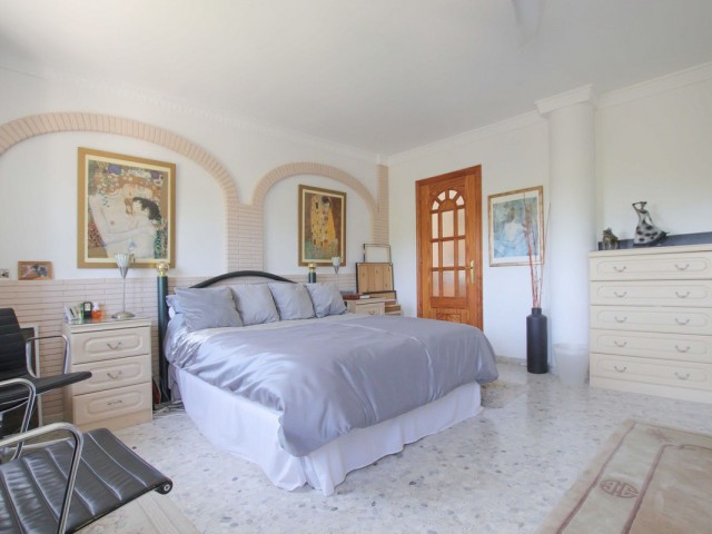 4 Soveroms Villa i Estepona