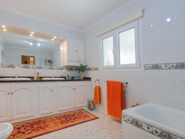 4 Soveroms Villa i Estepona