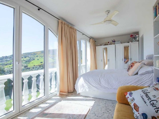 4 Soveroms Villa i Estepona