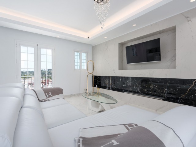3 Slaapkamer Rijtjeshuis in Nueva Andalucía