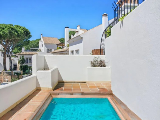 4 Schlafzimmer Apartment in Nueva Andalucía