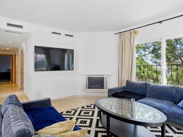 4 Schlafzimmer Apartment in Nueva Andalucía