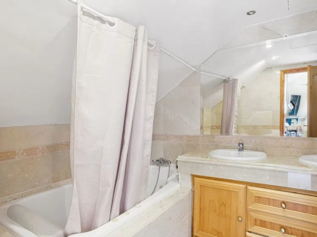 4 Schlafzimmer Apartment in Nueva Andalucía