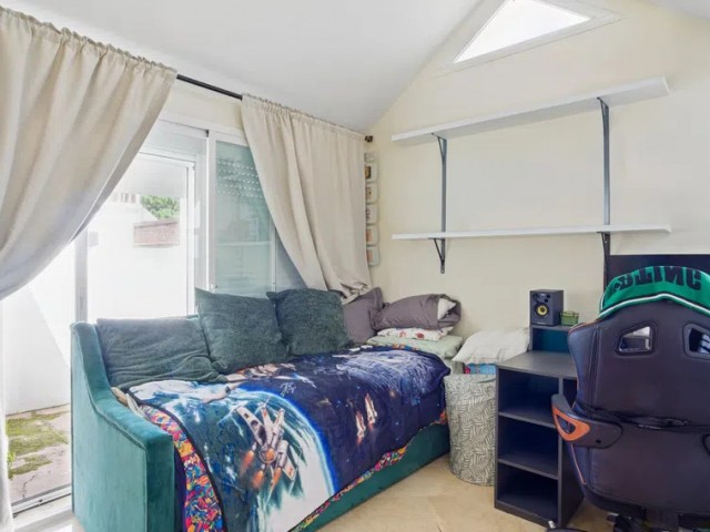 4 Schlafzimmer Apartment in Nueva Andalucía