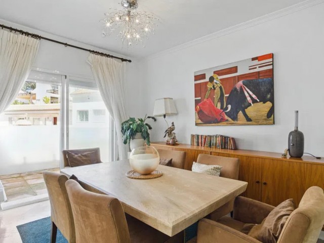 4 Schlafzimmer Apartment in Nueva Andalucía