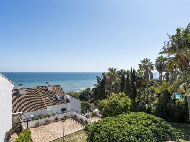 3 Bedrooms Townhouse in Estepona