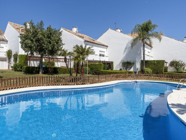 3 Bedrooms Townhouse in Estepona