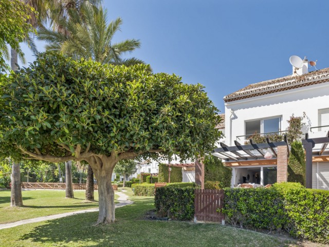 3 Bedrooms Townhouse in Estepona