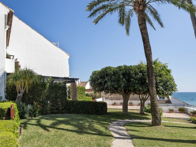 3 Bedrooms Townhouse in Estepona
