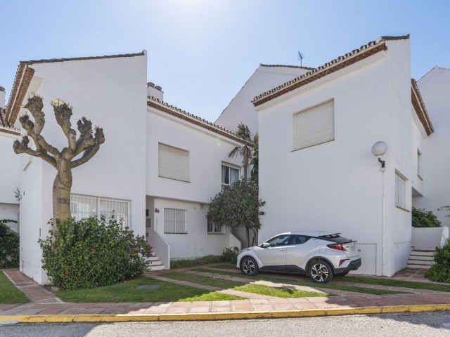 3 Bedrooms Townhouse in Estepona