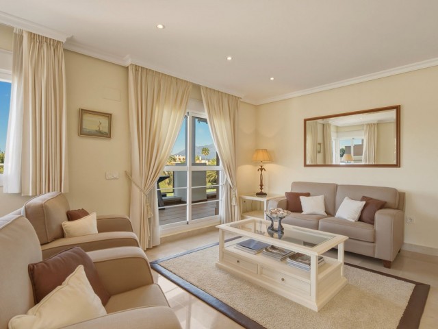 3 Bedrooms Apartment in Estepona