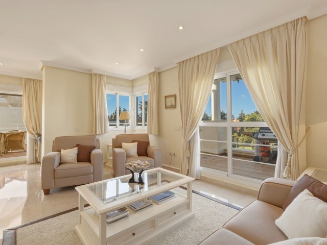 3 Bedrooms Apartment in Estepona
