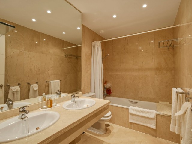 3 Bedrooms Apartment in Estepona