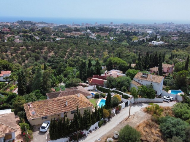6 Bedrooms Villa in Mijas
