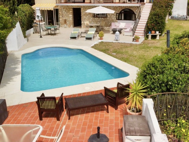 6 Bedrooms Villa in Mijas