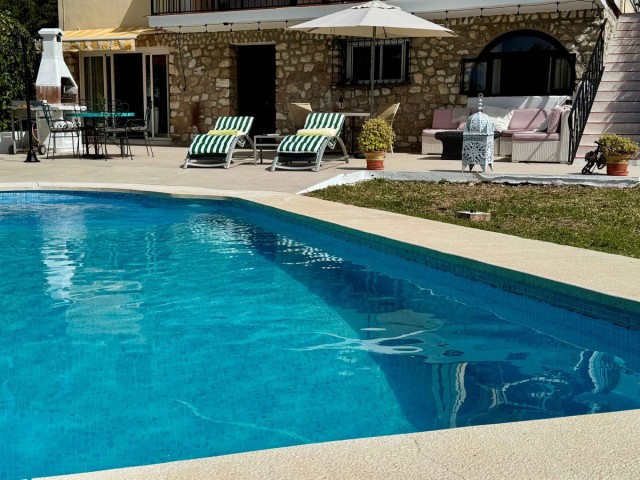 6 Bedrooms Villa in Mijas