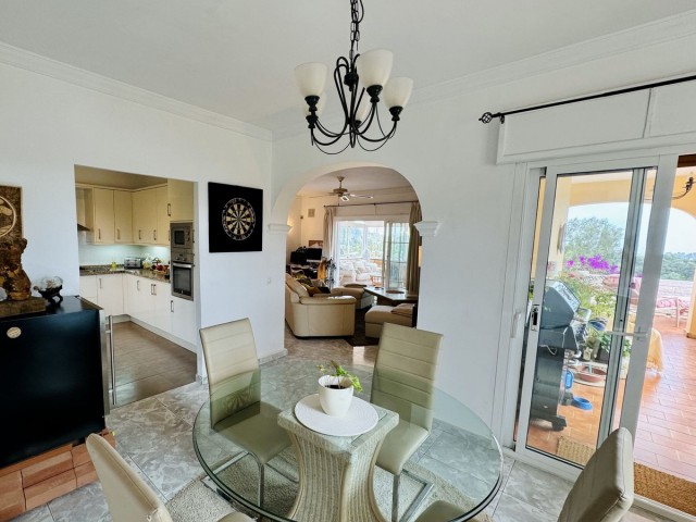 6 Bedrooms Villa in Mijas