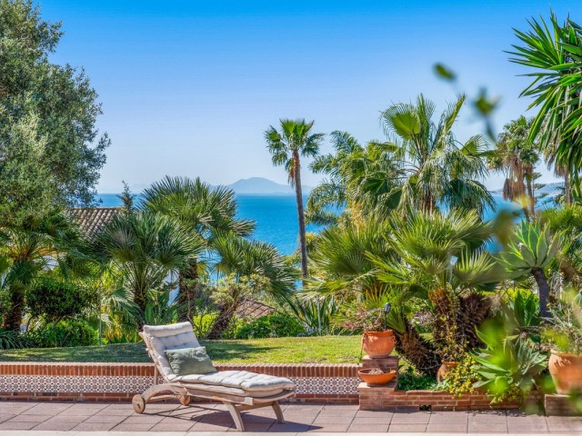 3 Bedrooms Villa in Estepona