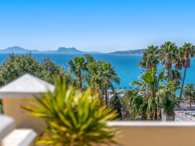 3 Bedrooms Villa in Estepona