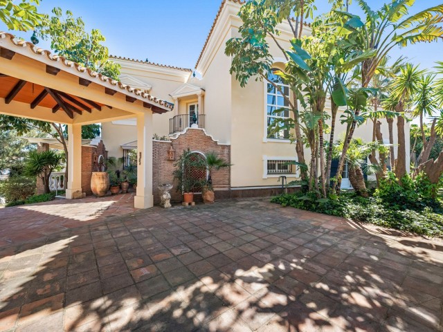 3 Bedrooms Villa in Estepona