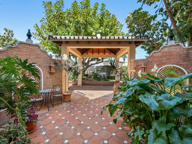 3 Bedrooms Villa in Estepona