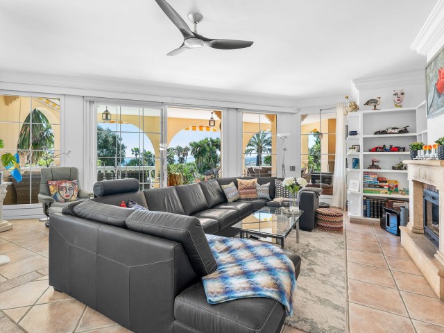 3 Bedrooms Villa in Estepona