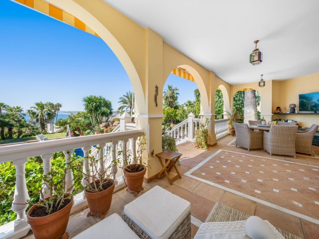 3 Bedrooms Villa in Estepona