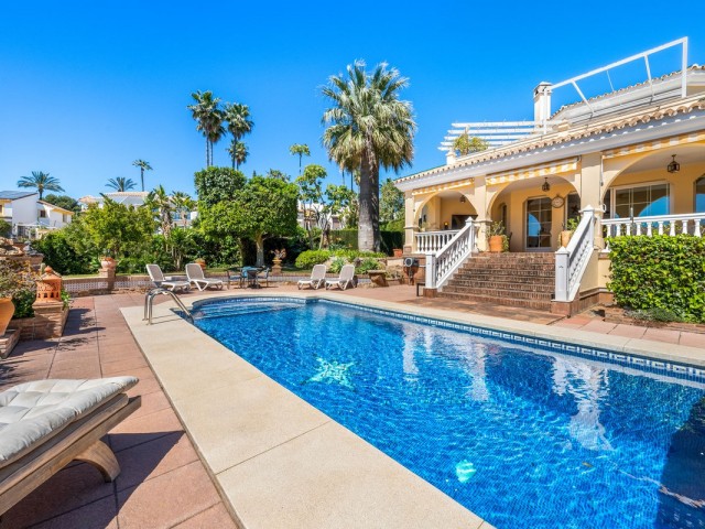 3 Bedrooms Villa in Estepona