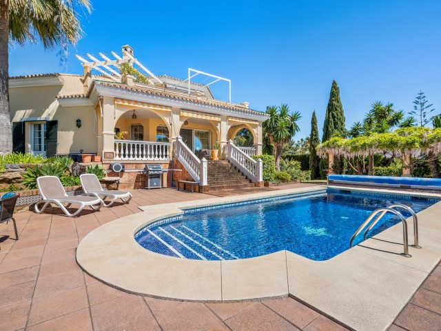 3 Bedrooms Villa in Estepona