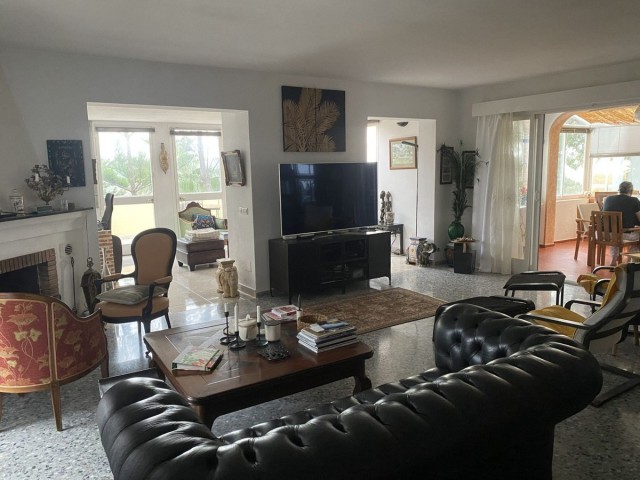 6 Schlafzimmer Villa in New Golden Mile