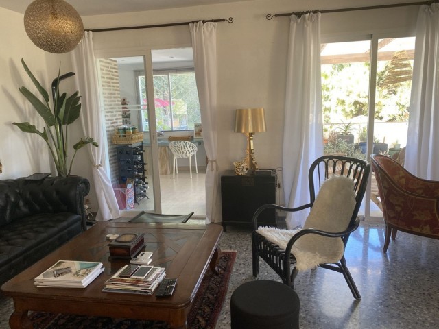 6 Schlafzimmer Villa in New Golden Mile