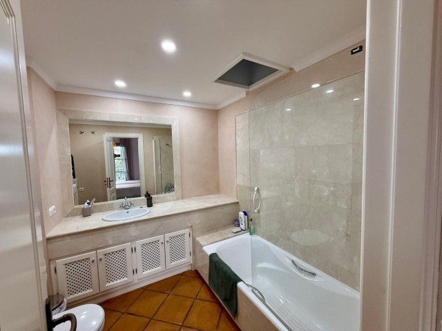 Maison mitoyenne avec 3 Chambres  à Sotogrande Alto