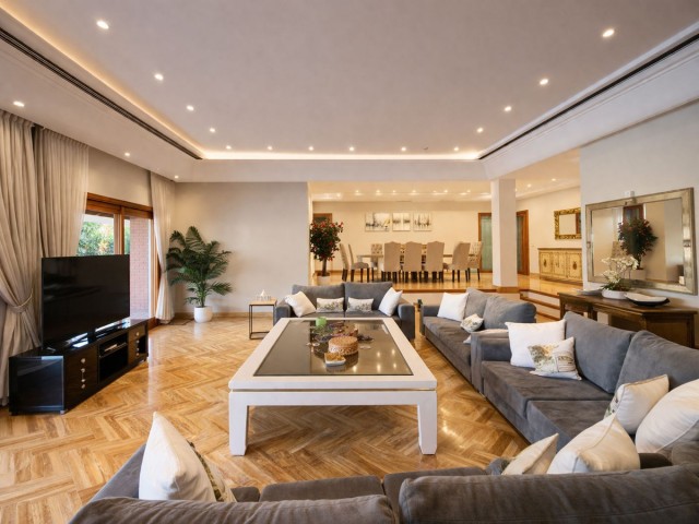 Villa con 7 Dormitorios  en Puerto Banús