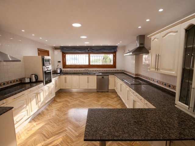 Villa con 7 Dormitorios  en Puerto Banús