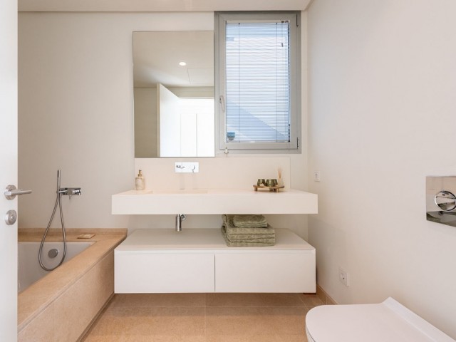 4 Bedrooms Apartment in Benahavís