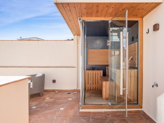 4 Bedrooms Apartment in Benahavís