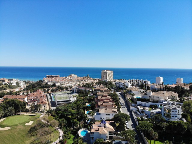 5 Bedrooms Villa in Benalmadena