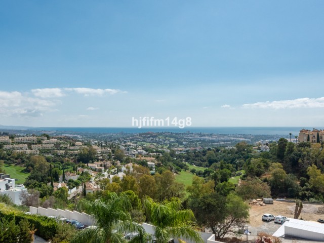 3 Bedrooms Apartment in Benahavís