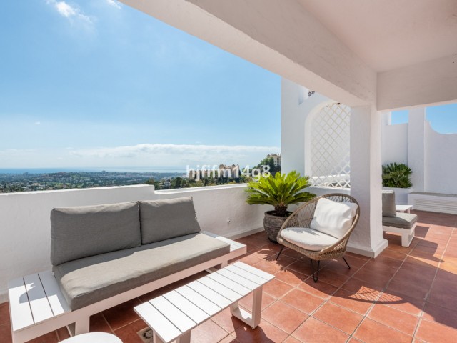 3 Bedrooms Apartment in Benahavís