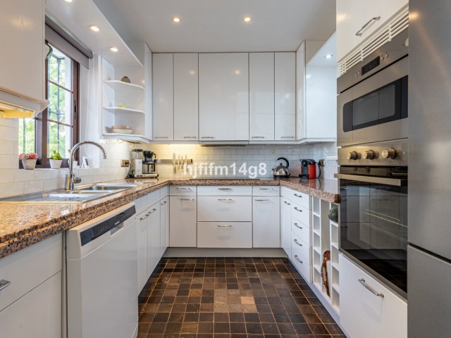 3 Bedrooms Apartment in Benahavís