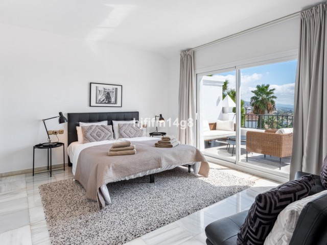 3 Bedrooms Apartment in Benahavís