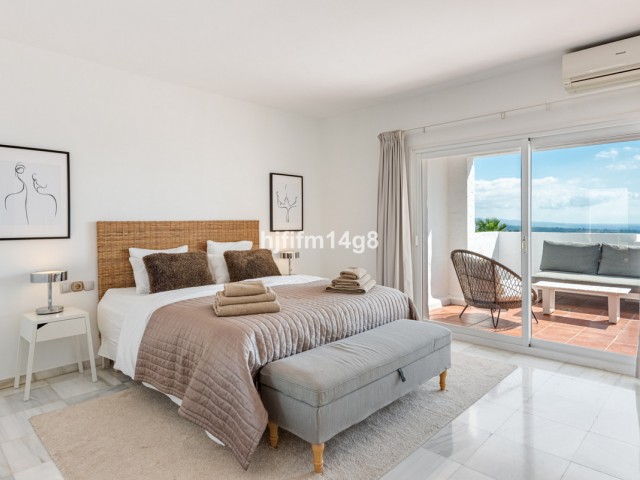 3 Bedrooms Apartment in Benahavís