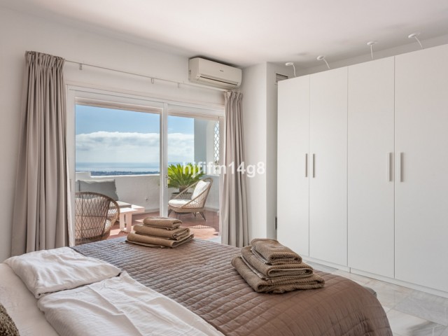 3 Bedrooms Apartment in Benahavís