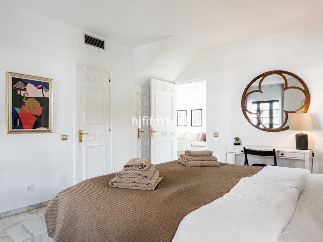 3 Bedrooms Apartment in Benahavís