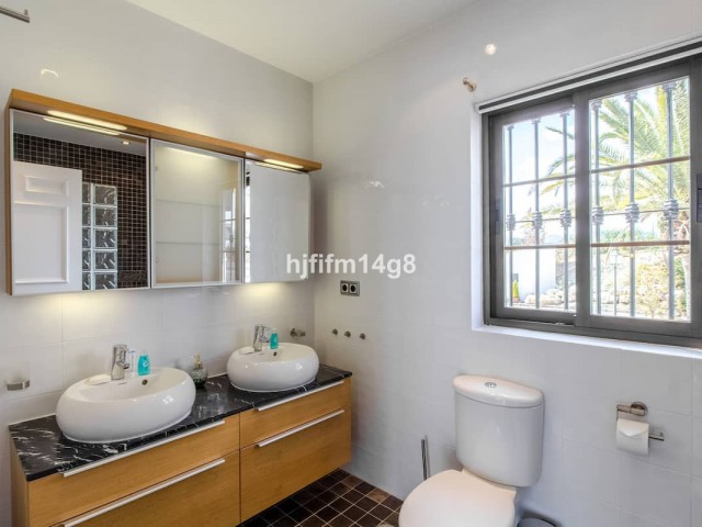 3 Bedrooms Apartment in Benahavís