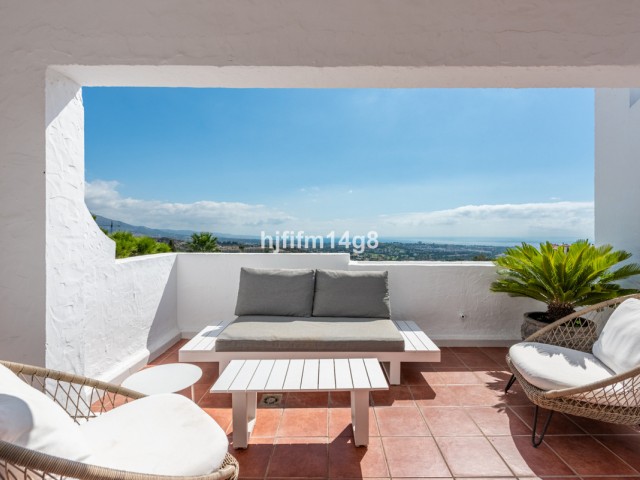 3 Bedrooms Apartment in Benahavís