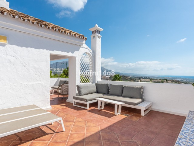 3 Bedrooms Apartment in Benahavís