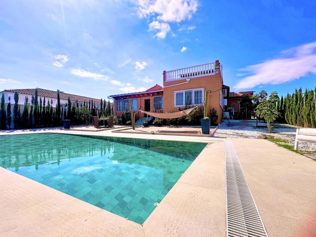 3 Bedrooms Villa in Estepona