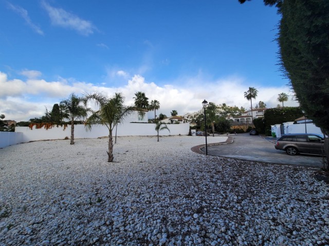 Plot, Nueva Andalucia