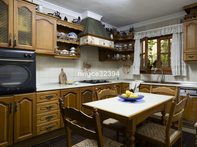 8 Bedrooms Villa in San Pedro de Alcántara